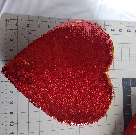 Metallic Red and Gold Sequins Heart Shape Wall Decor Set of 2 - Picture 3 of 8